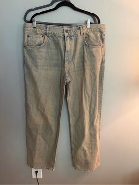 Zara Women's Boyfriend Jeans in Light Beige